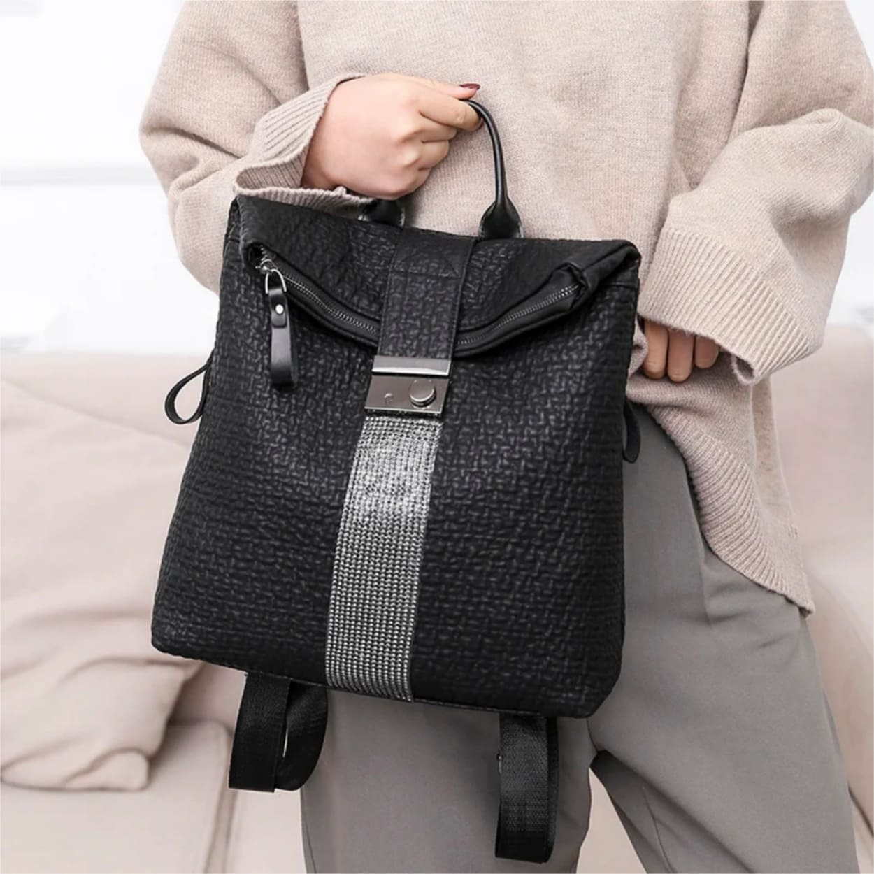 Mochila Feminina Preta Modelo Foxer Aura Black