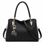 Bolsa Feminina Grande Preta De  Couro Refinado Modelo Alma Black