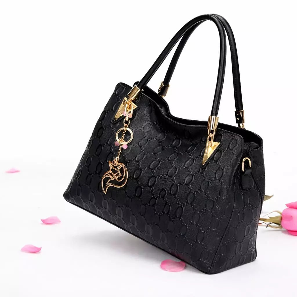 Bolsa Feminina Grande Preta De  Couro Refinado Modelo Alma Black