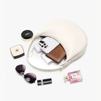 bolsa lunera branca com itens 