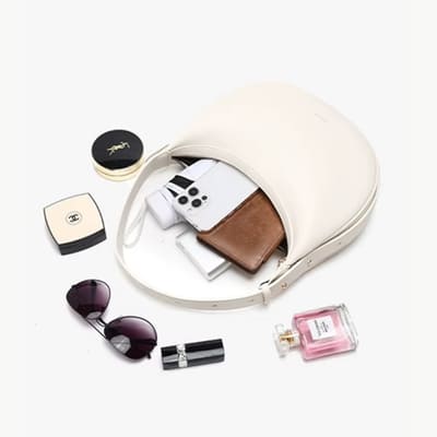 bolsa lunera branca com itens 