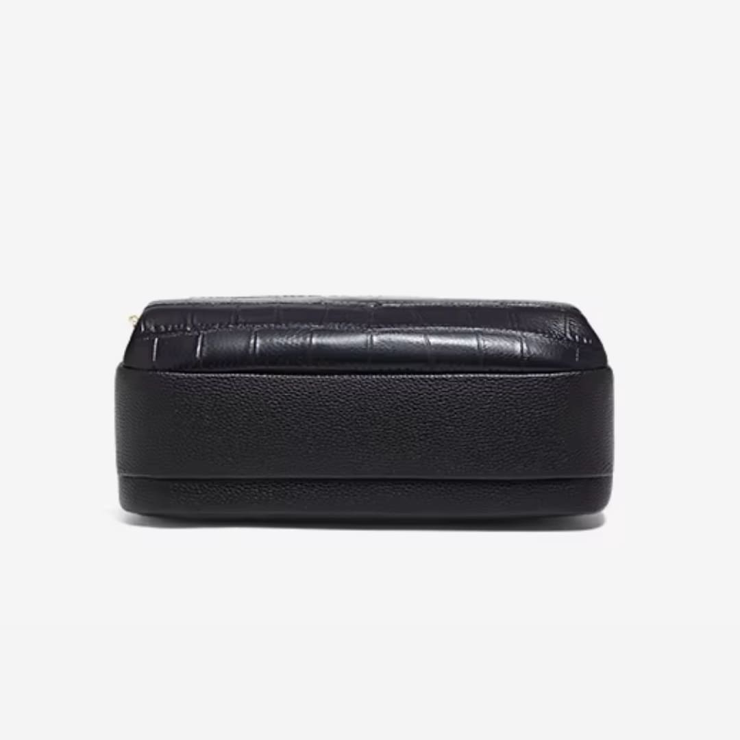 fundo com acabamento premium resistente da Bolsa feminina FOXER Rivelle Black 