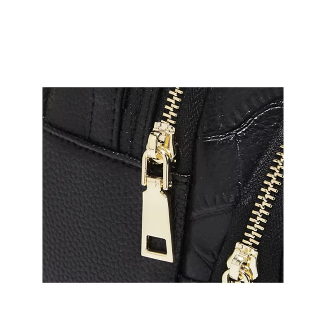 Detalhe do fechamento em zíper elegante da bolsa FOXER Rivelle Black